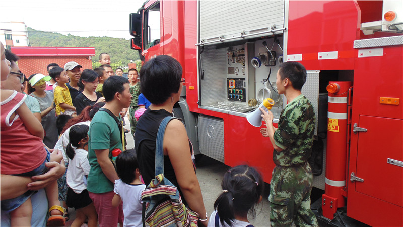 BBunion国际早教泉州中骏中心活动花絮：小小消防员户外课堂